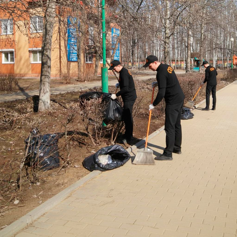Уборка листьев в Ярославле